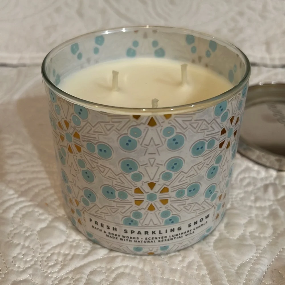 Bath & Body Works‎ Fresh Sparkling Snow three wick candle